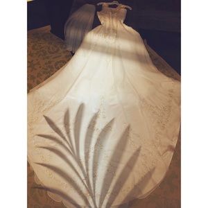 WEDDING DRESS👰‍♀️ 🏷DAVID’S BRIDAL 🎨WHITE SIZE14